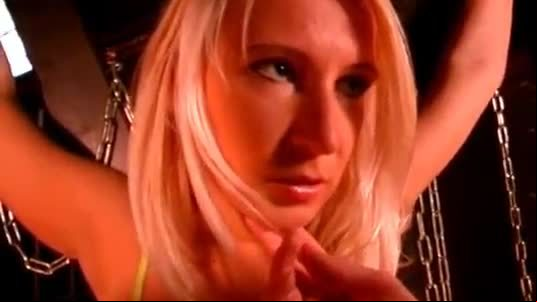 Hot blonde gert warm pussy dildo fucked