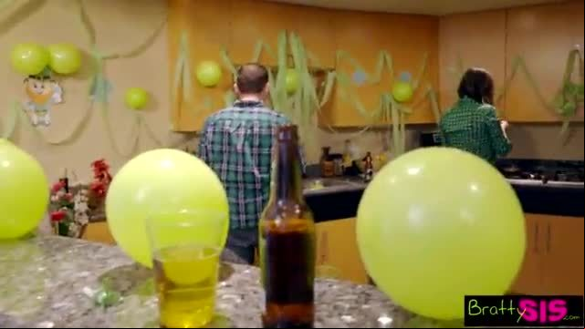 Lucky brothers first threeway is with slutty step sisters s4:e8